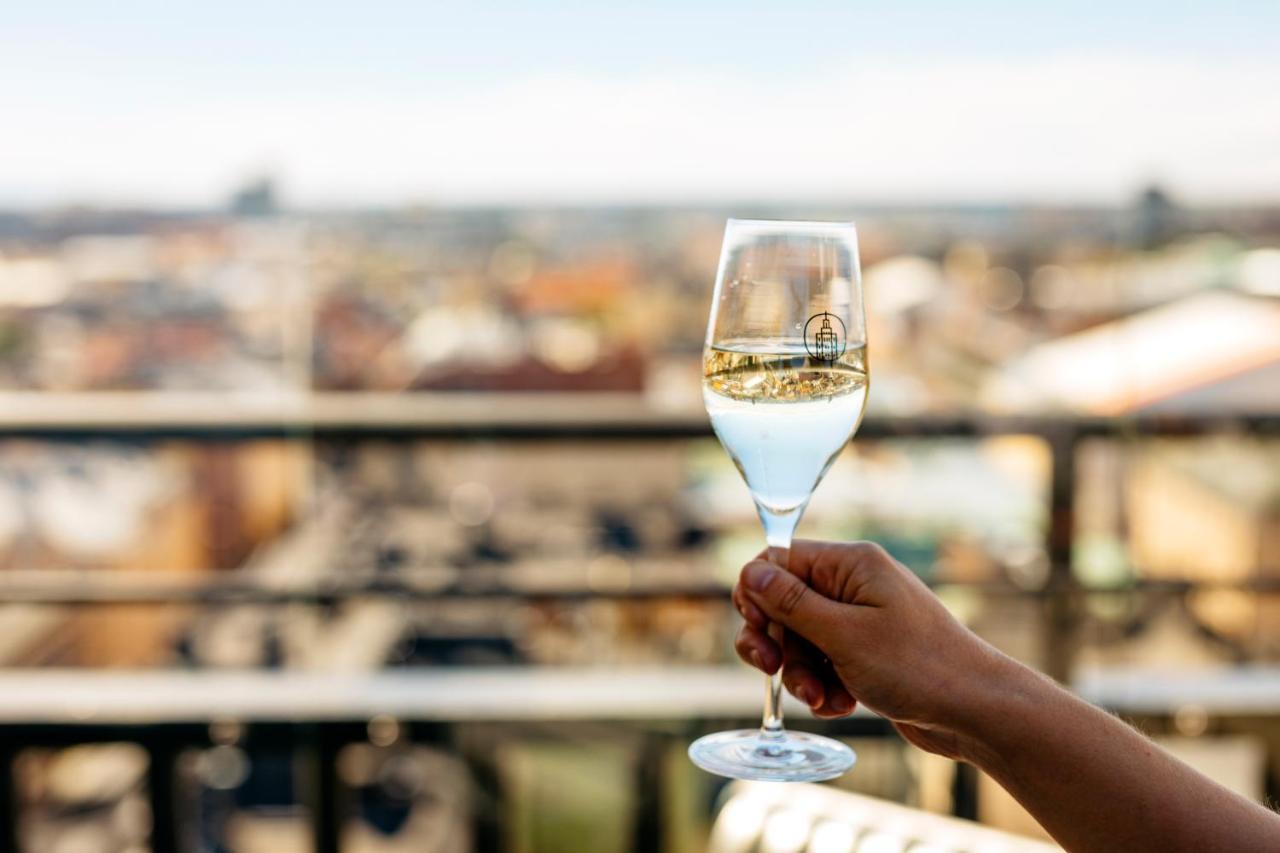Solo Sokos Hotel Torni Helsinki Exterior photo A glass of champagne