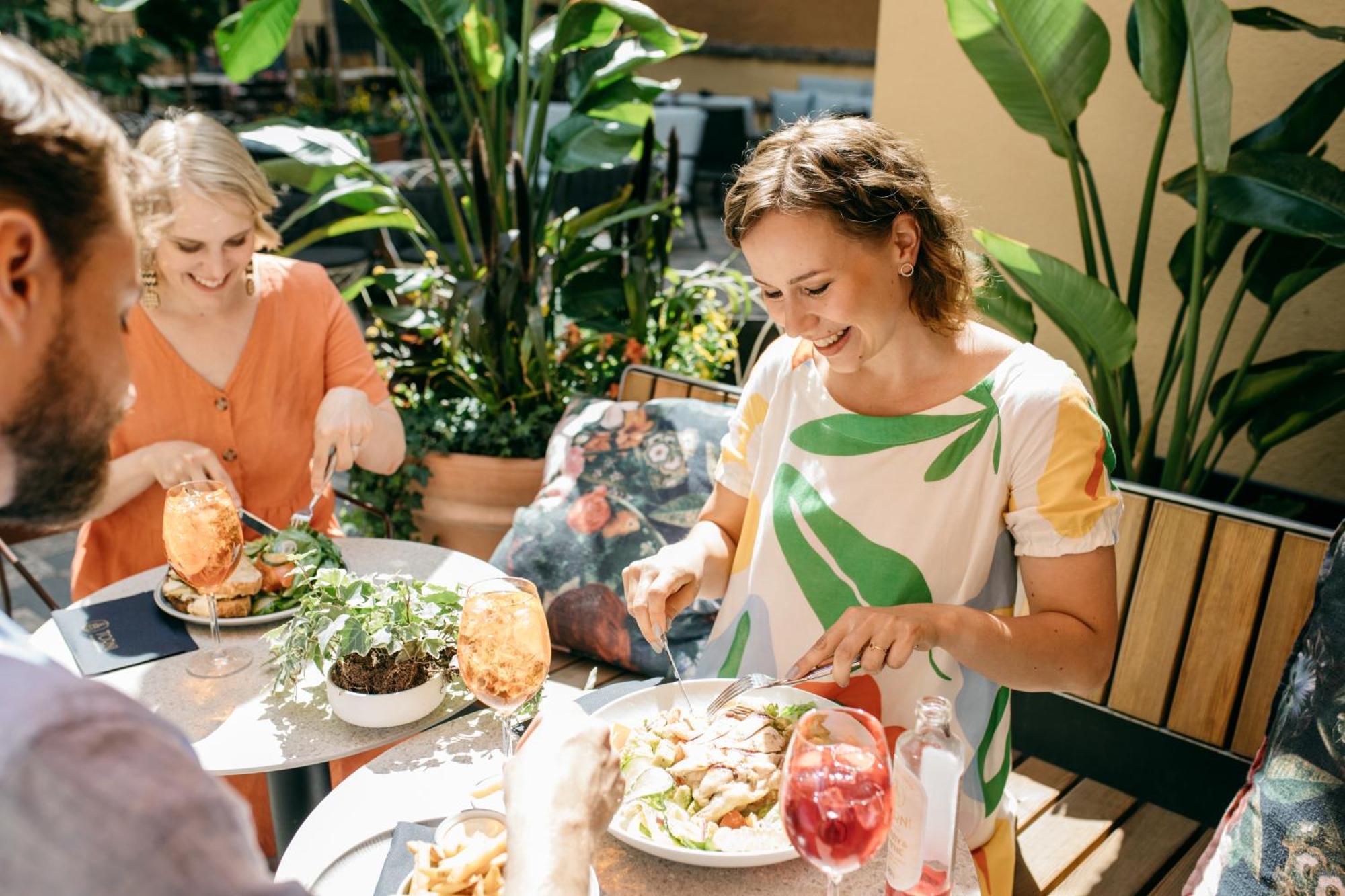 Solo Sokos Hotel Torni Helsinki Exterior photo A typical brunch